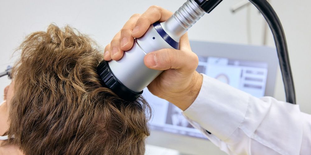 Bei der transkraniellen Pulsstimulation (TPS)  werden Gehirnareale gezielt mit Stoßwellen stimuliert