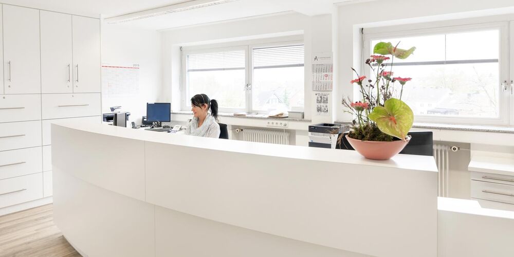 Anmeldetresen für die Sprechstunde