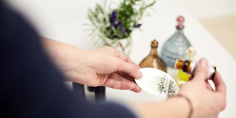 wellness behandlung mit aromatherapie