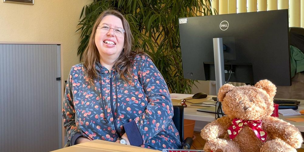 Dr. Claudia Neumann in ihrem Behandlungszimmer für Kinder und Jugendliche